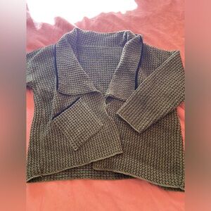 Cozy Green Tweed Knit Cardigan with a Pocket
